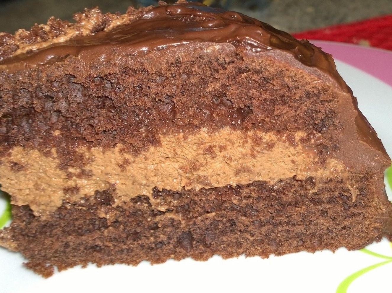 torta al cacao ripiena di mousse al cioccolato fondente
